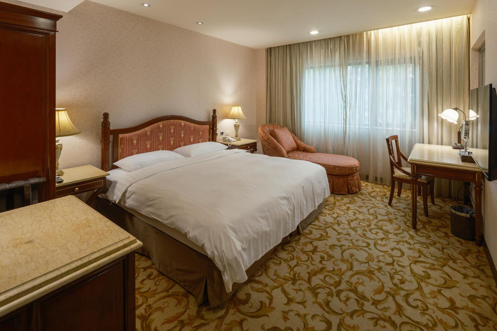 Grand Pleasure Spring Hotel 3*