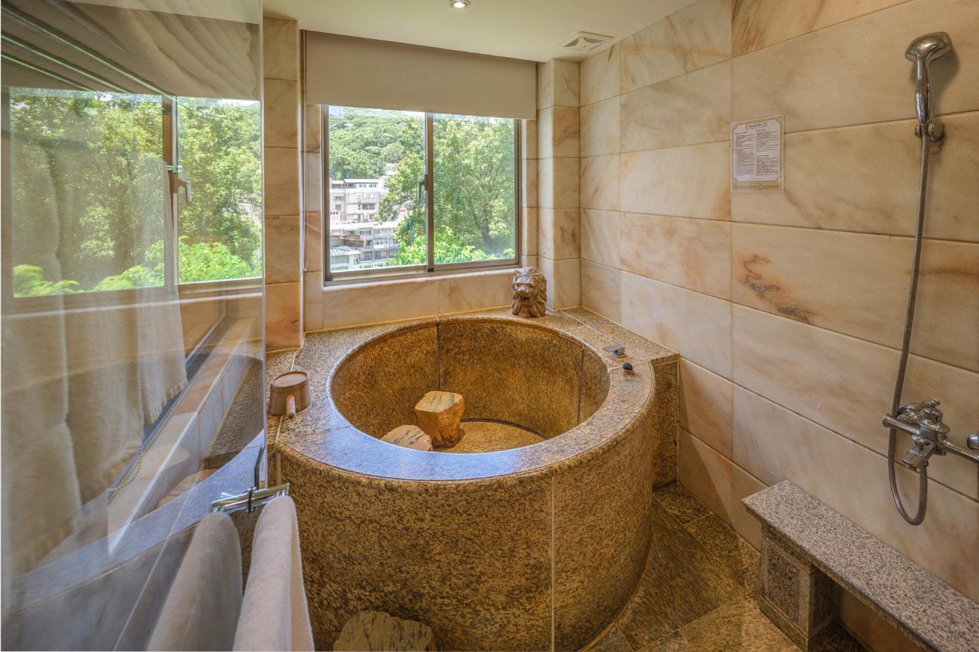 Grand Pleasure Spring Hotel 3*