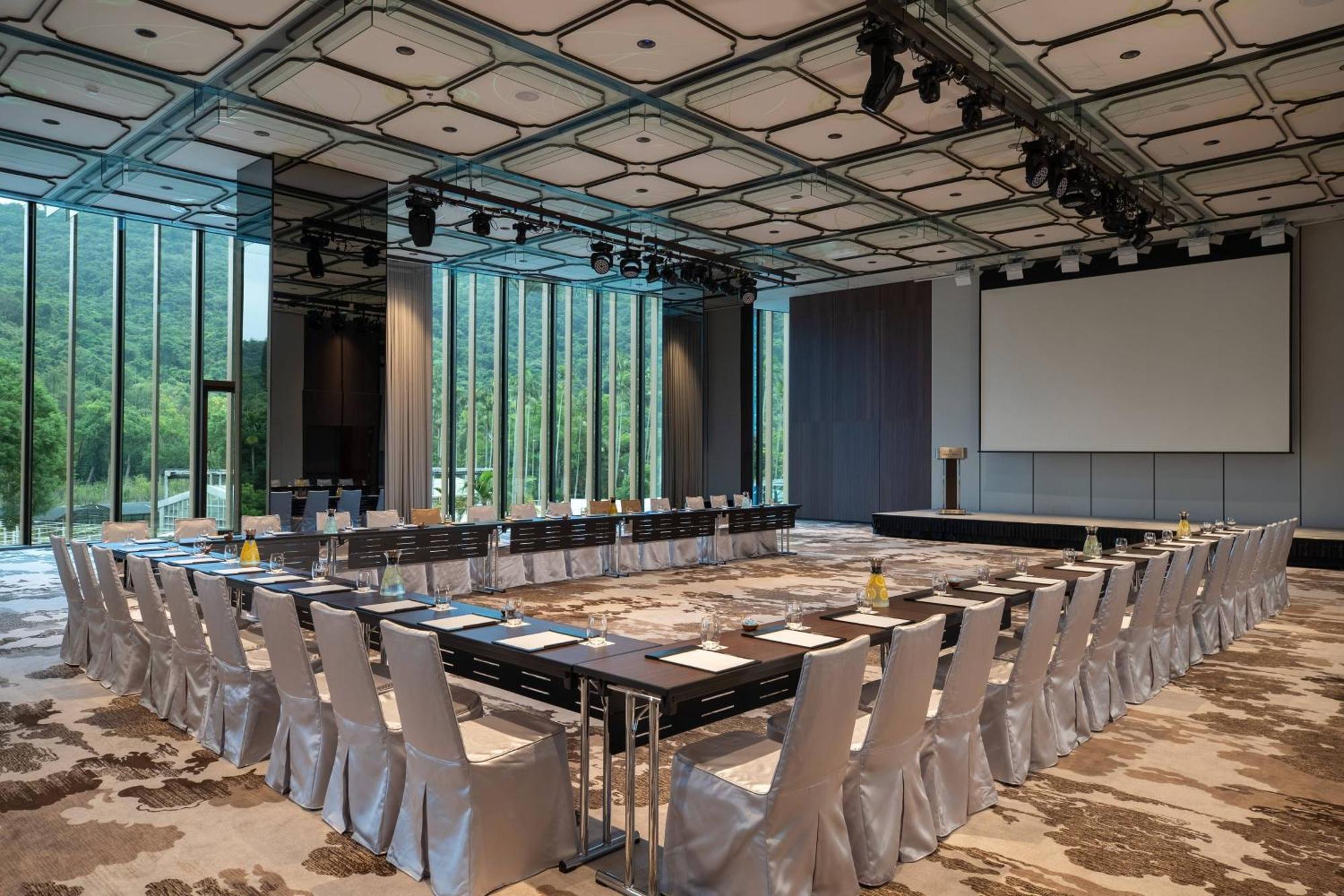 Renaissance Shihlin Hotel 5*