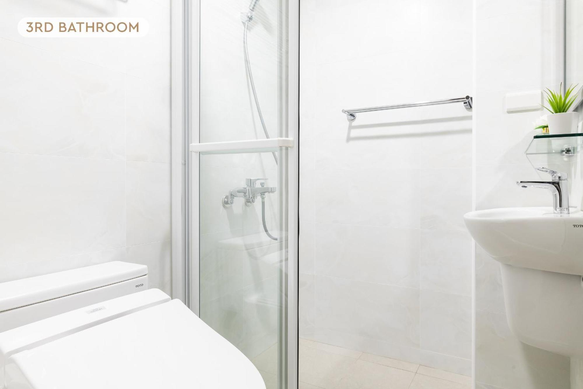 Beautiful Spacious 5b3b 4 Min Zhongxiao Dunhua Mrt 五房三衛 步行4分到忠孝敦化捷運