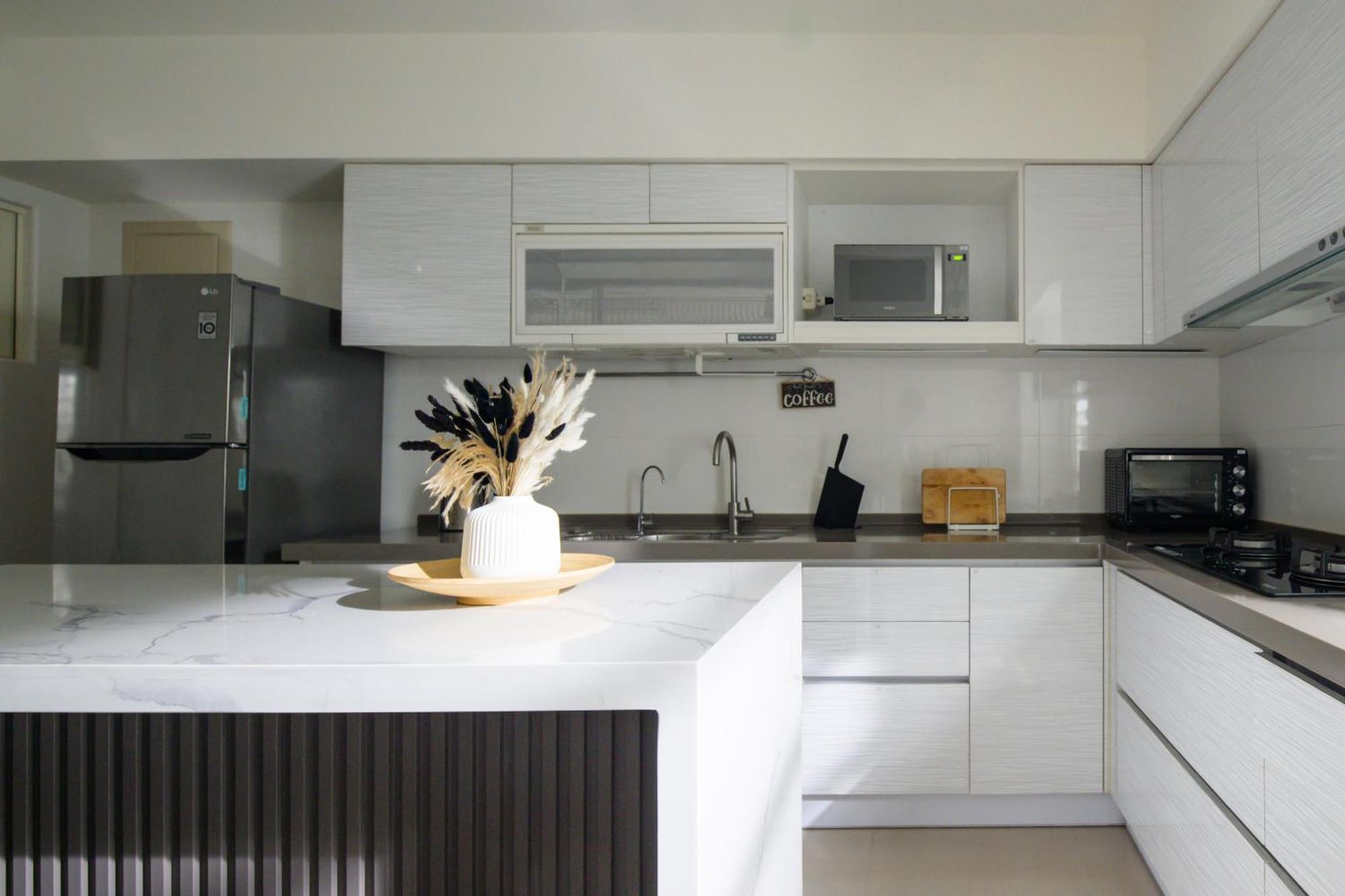 Beautiful Spacious 5b3b 4 Min Zhongxiao Dunhua Mrt 五房三衛 步行4分到忠孝敦化捷運 Apartment