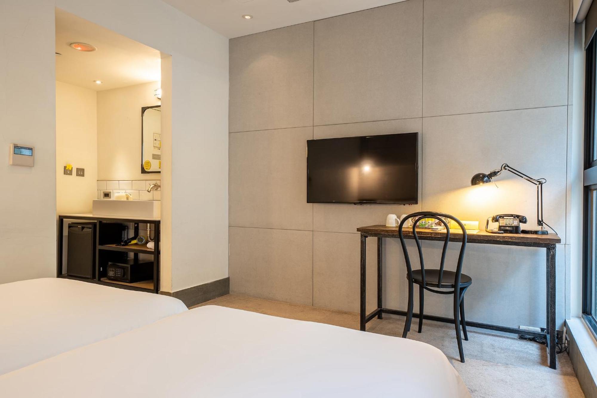 Check Songjiang Hotel 3*