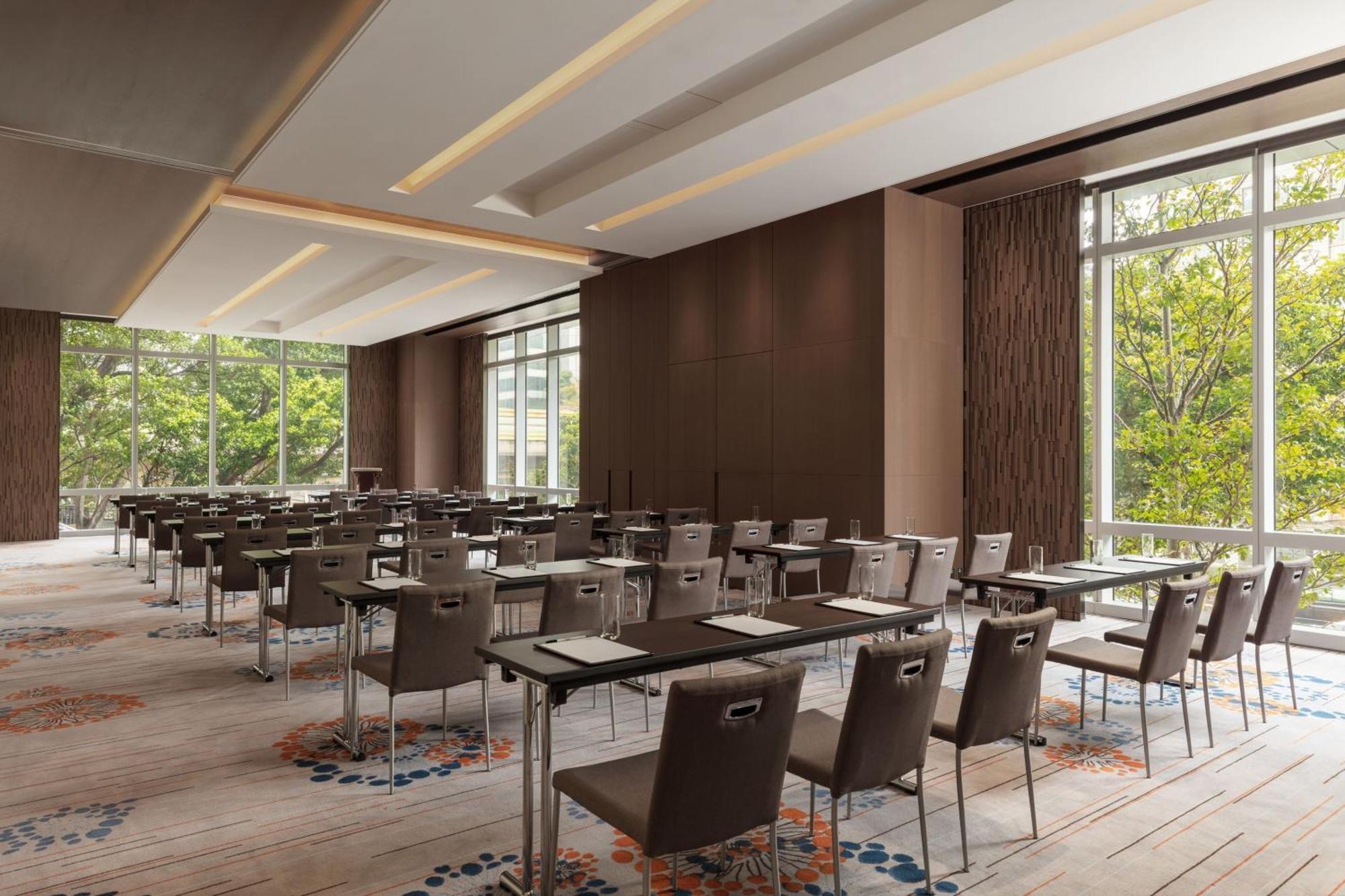 Courtyard By Marriott Downtown