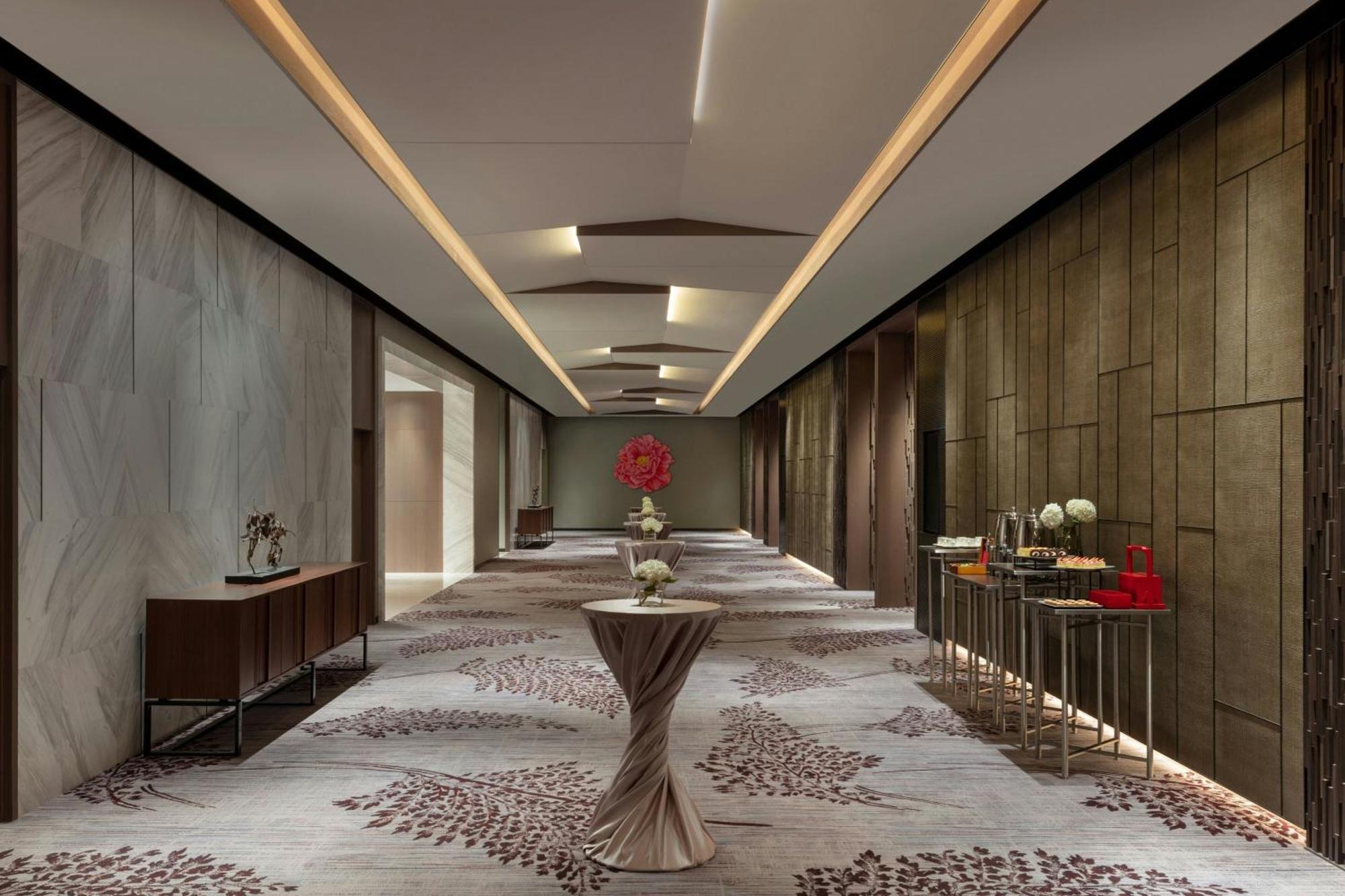 Courtyard By Marriott Downtown Hotel 4*