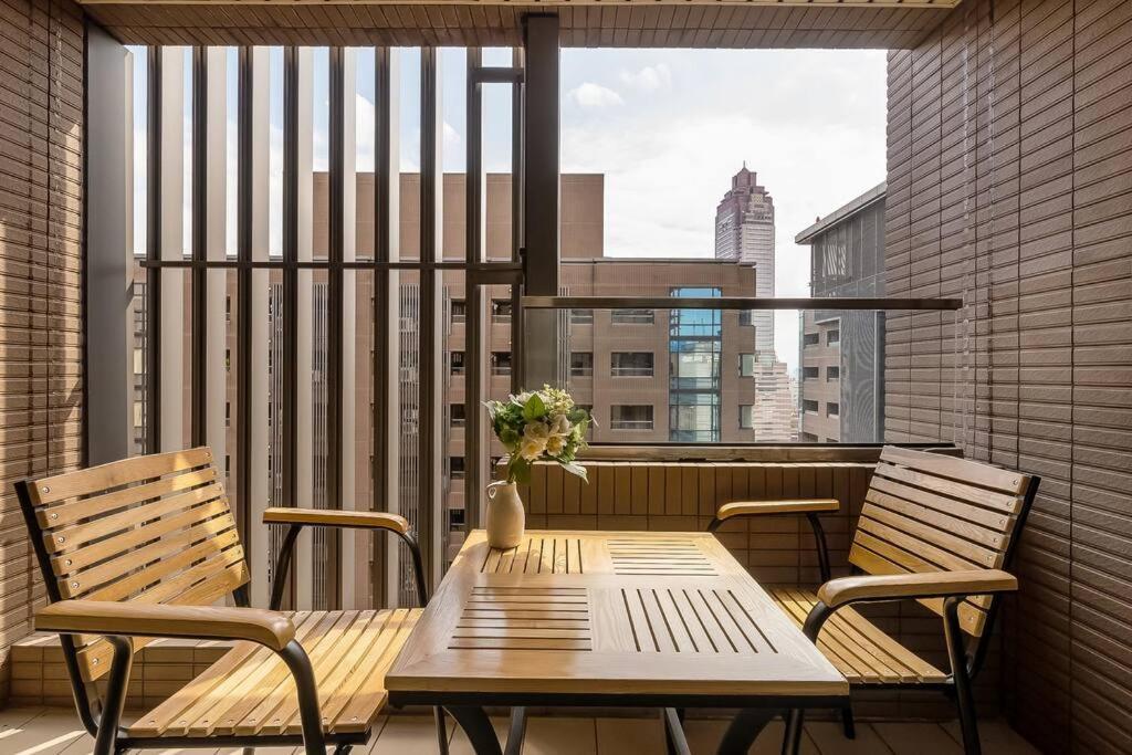 New Building 2b1blk Workspace Main Station • 新大樓 台北車站 2房1衛 客廳廚房 工作空間 Apartment