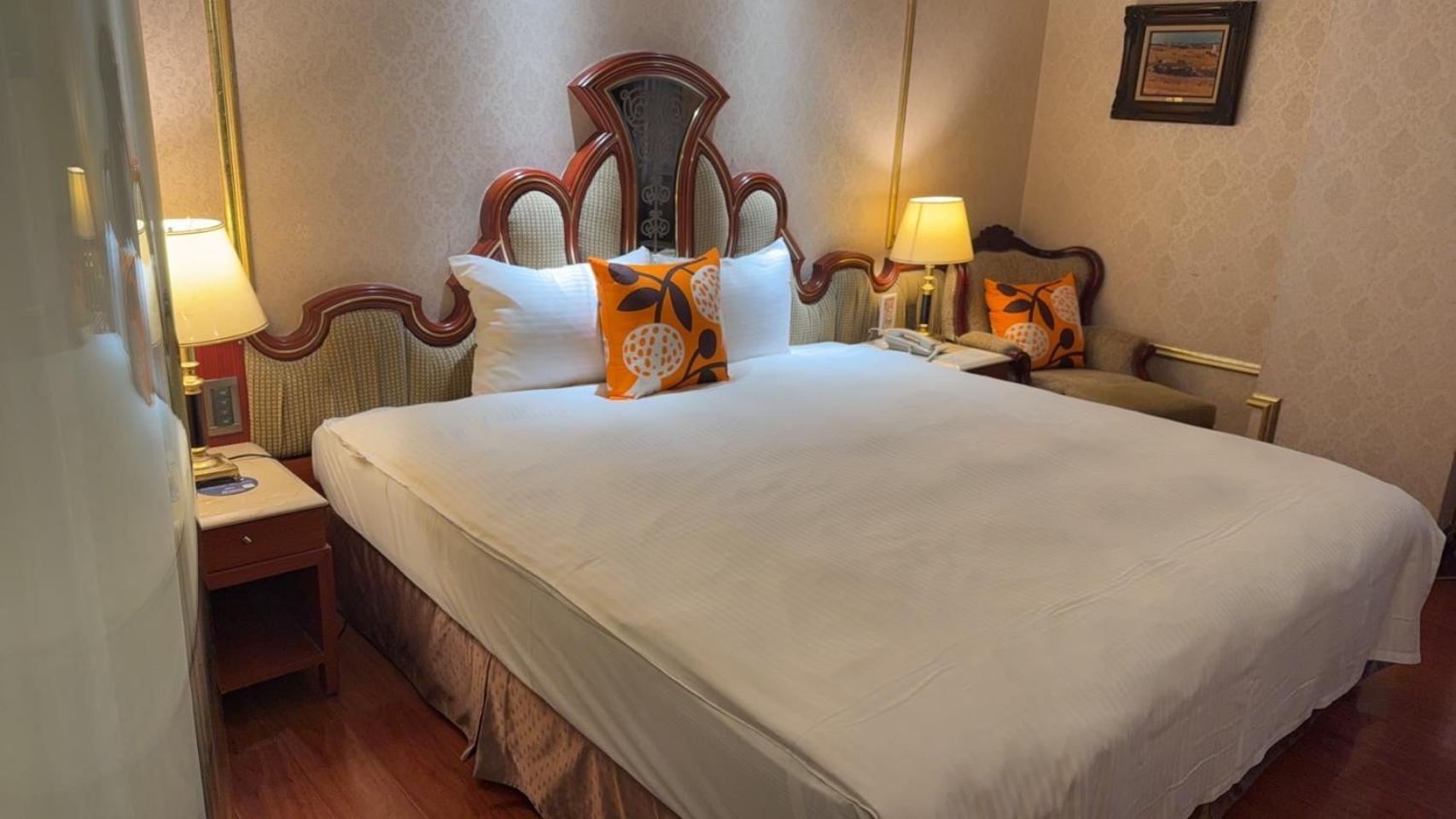 Happiness Hotel 3*