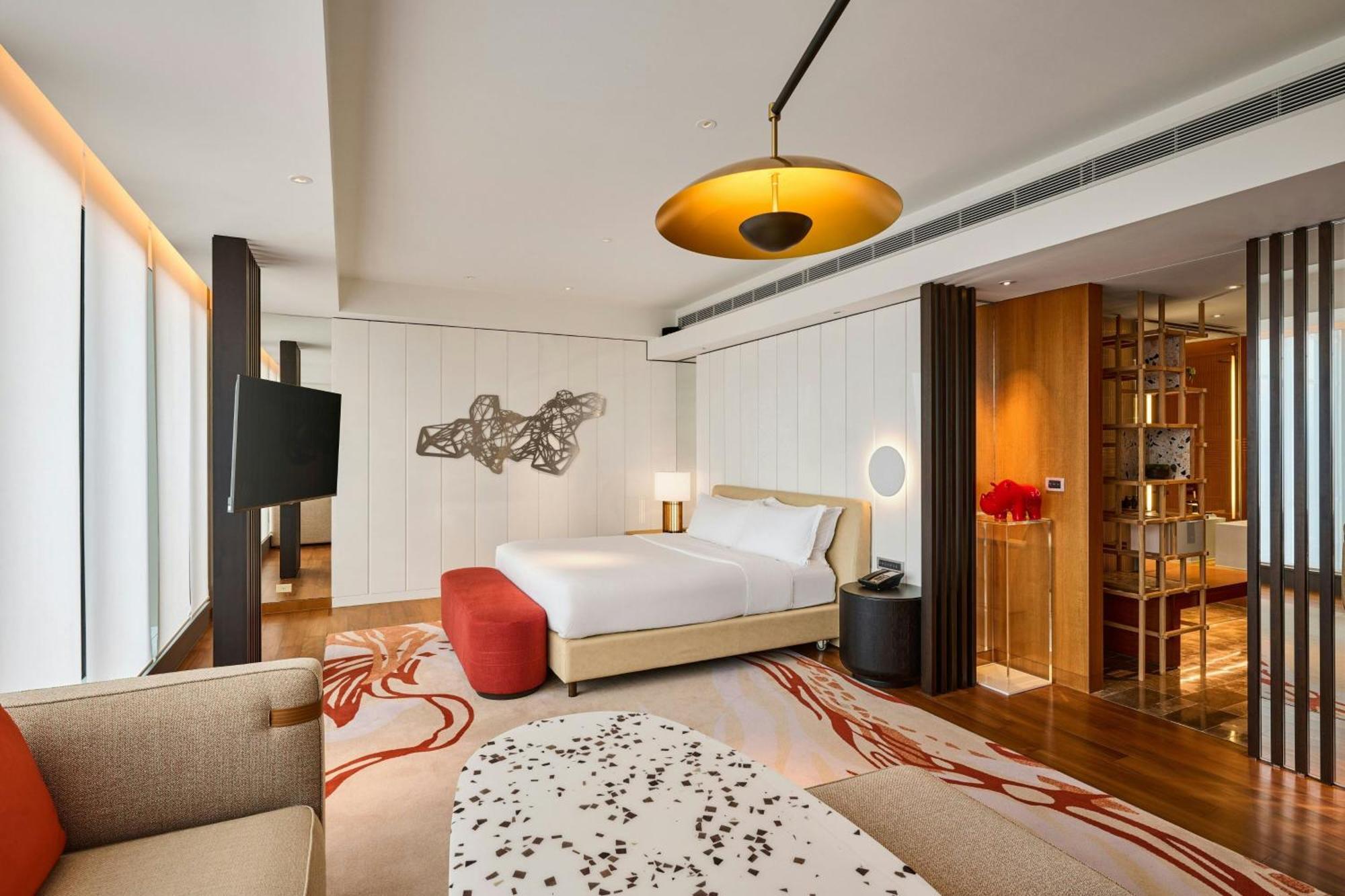 W Hotel 5*