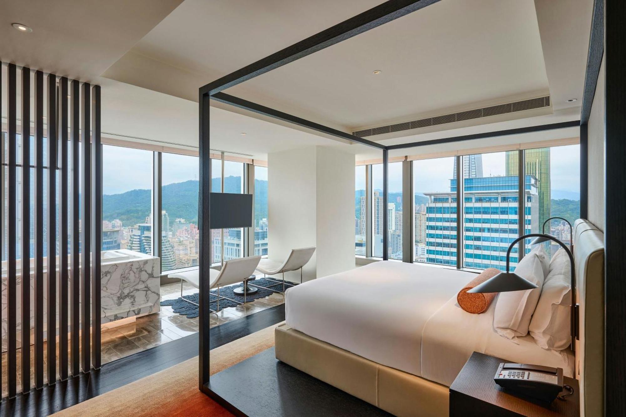 Hotel W 5*