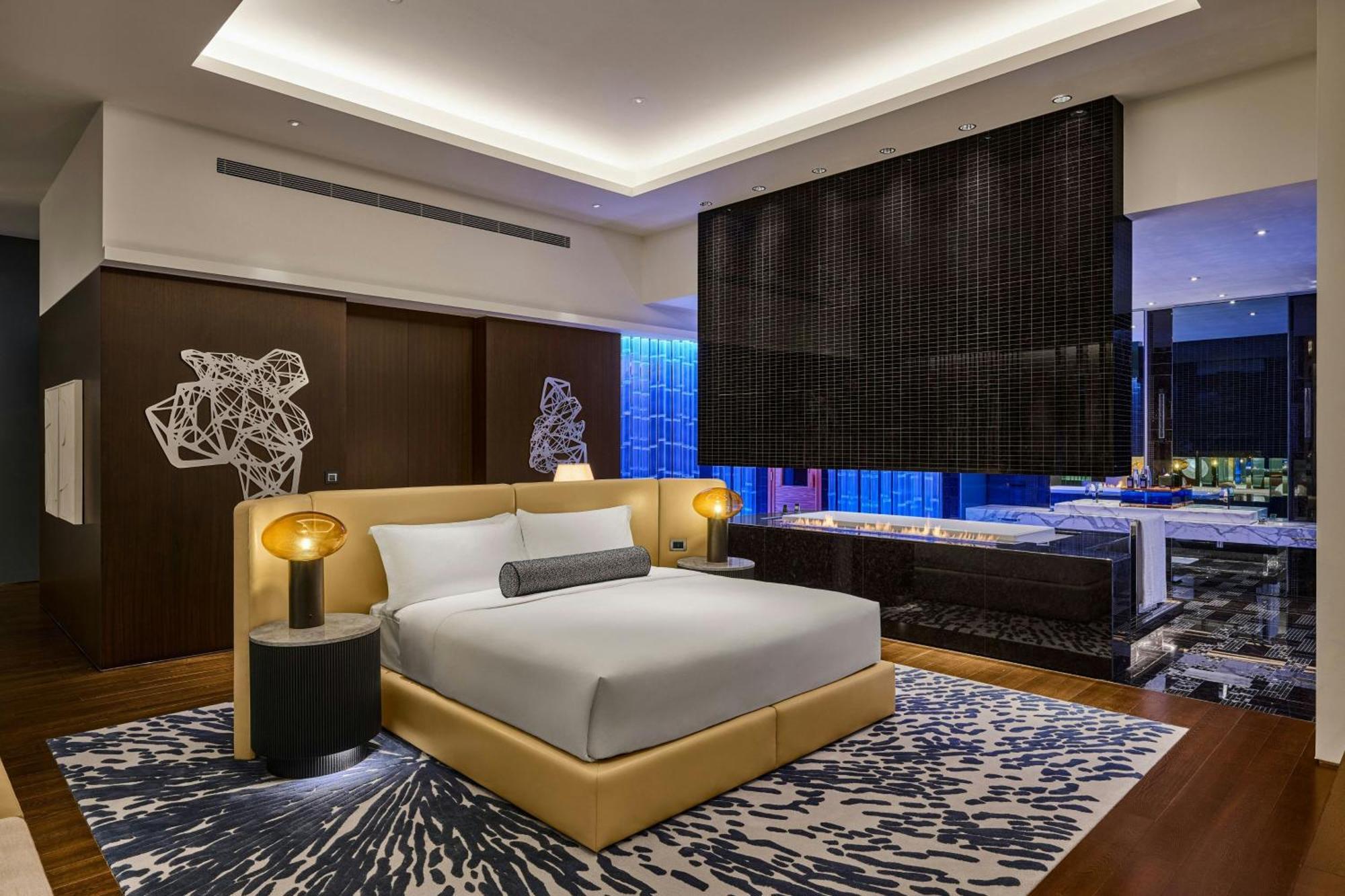 W 5* Taipei