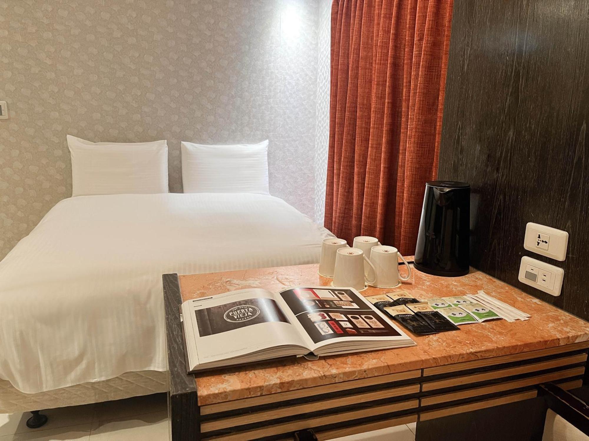 Guide Xinyi Hotel 3*
