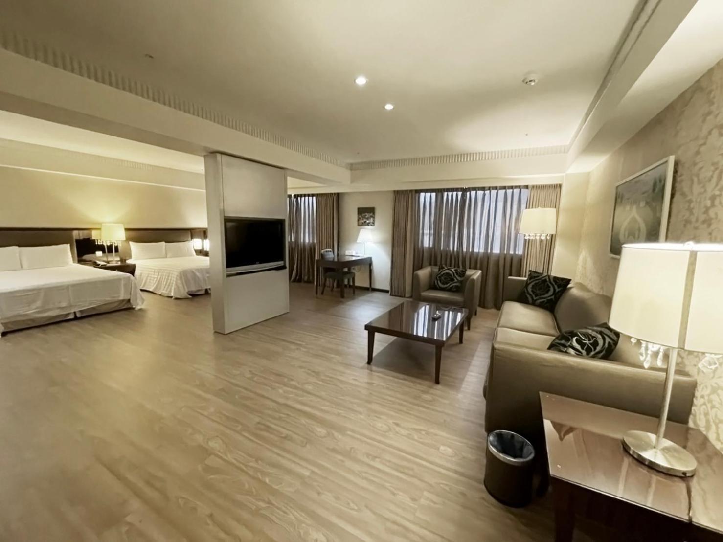 Check Neihu Hotel