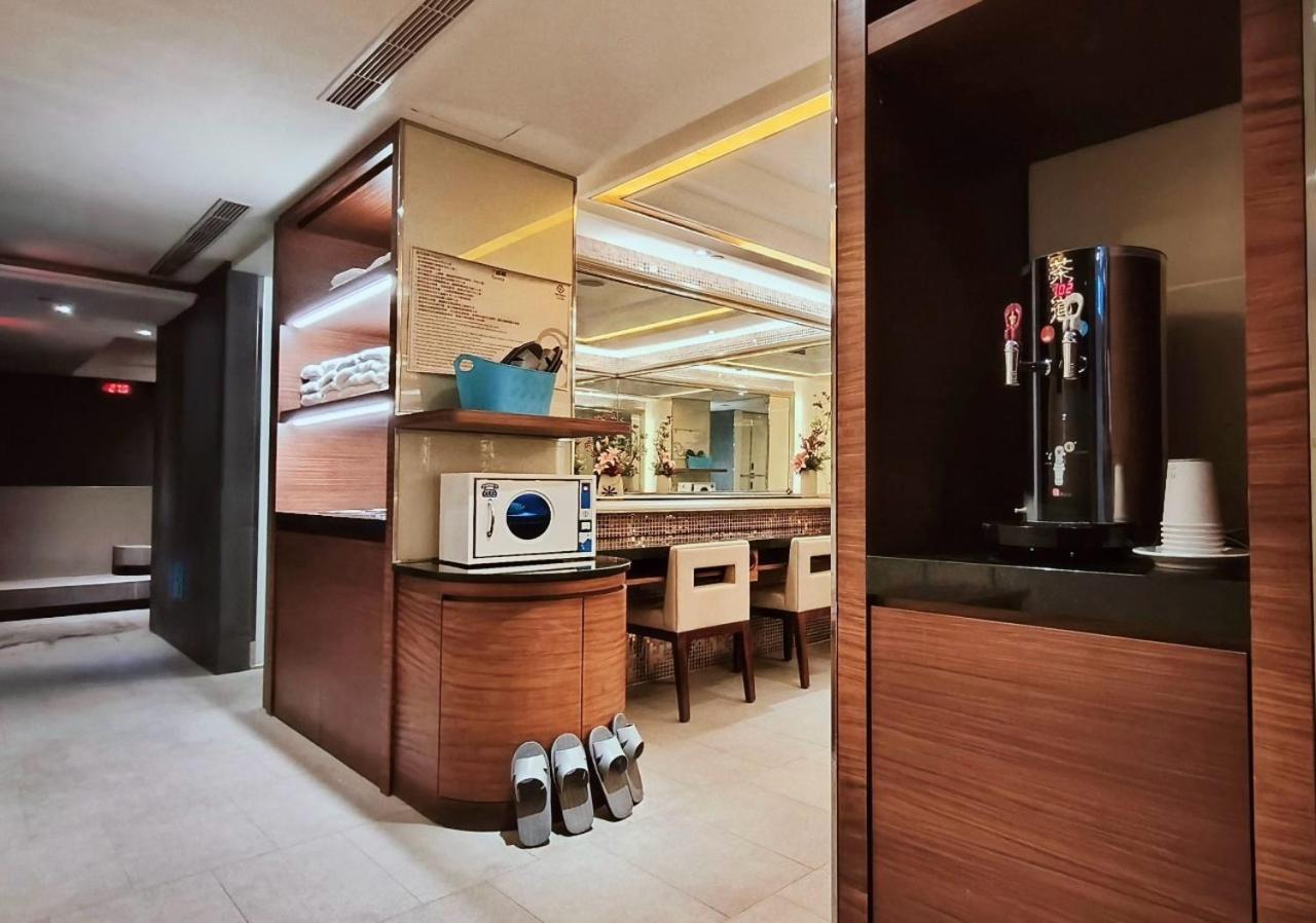S Aura Hotel
