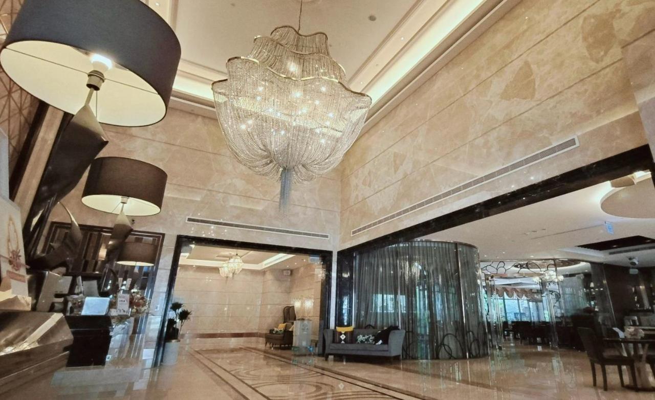 S Aura Hotel