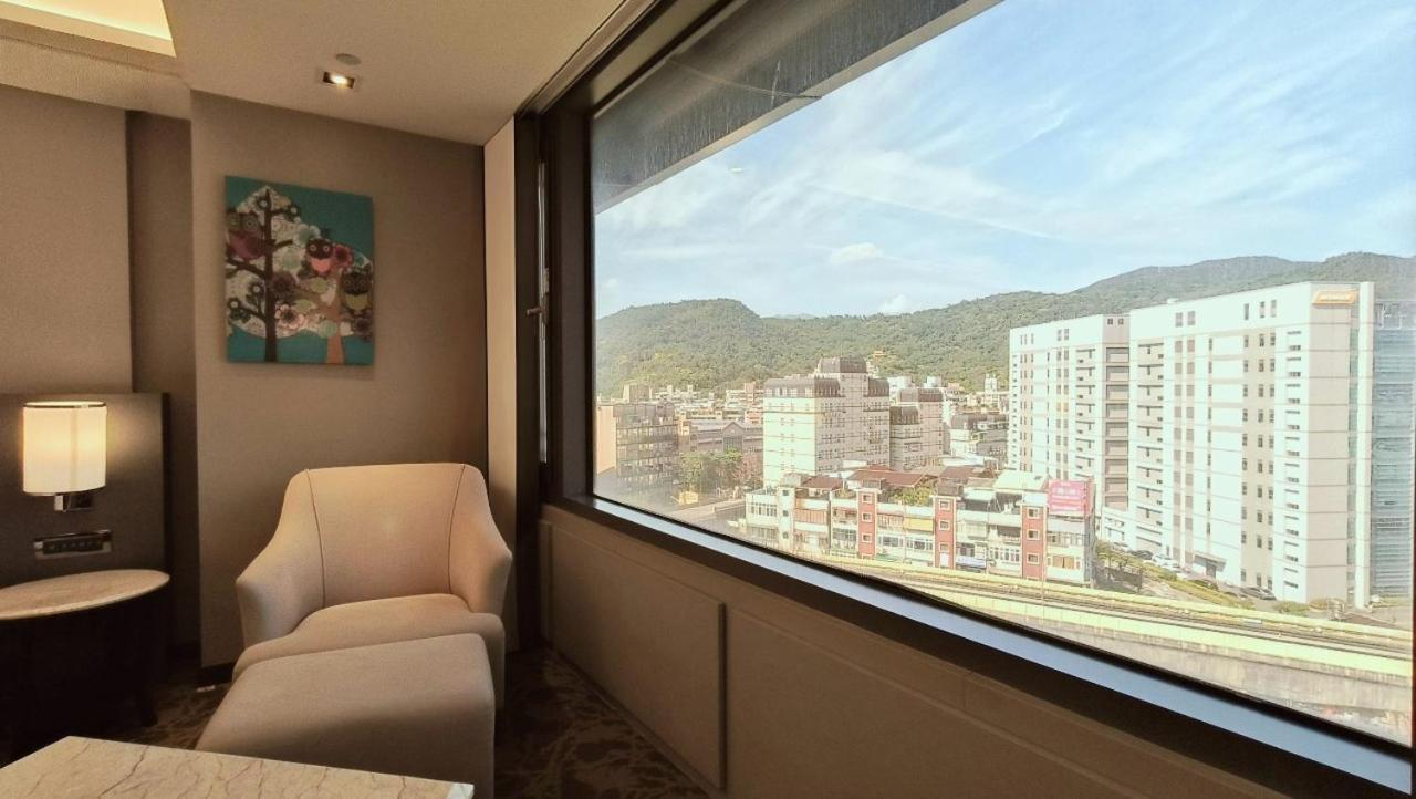 S Aura Hotel