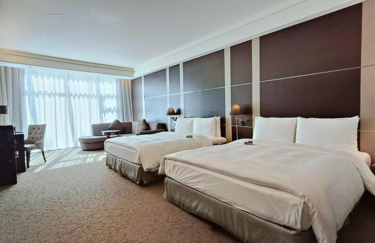 S Aura 4* Taipei