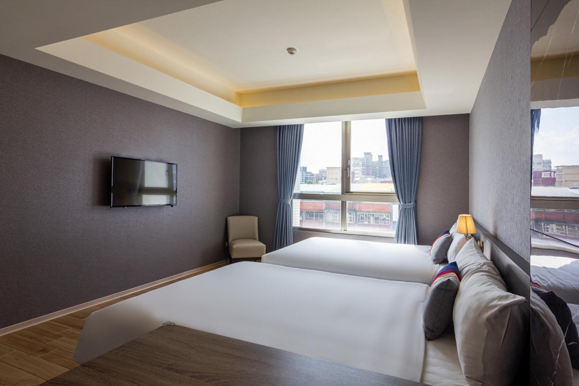 Check New Luzhou Hotel Taipei