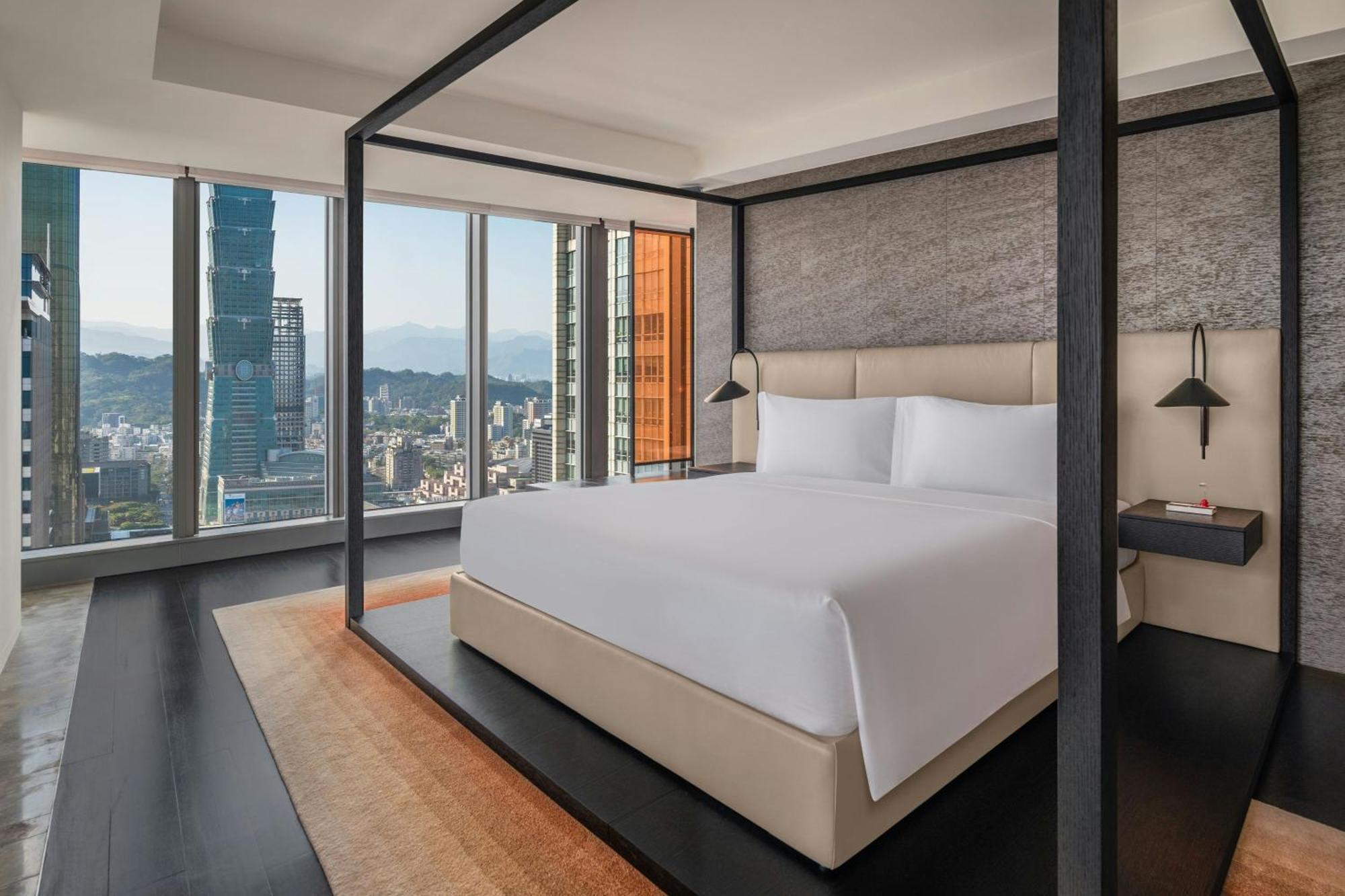 Hotel W 5*