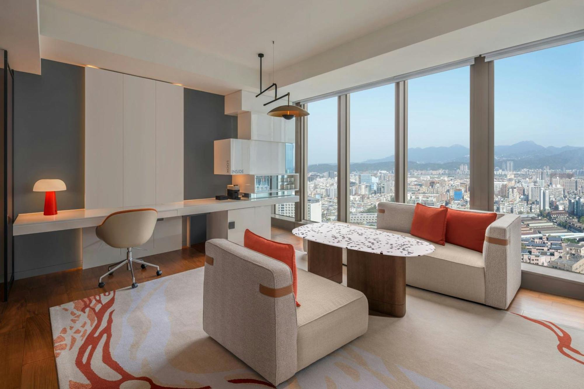 W 5* Taipei