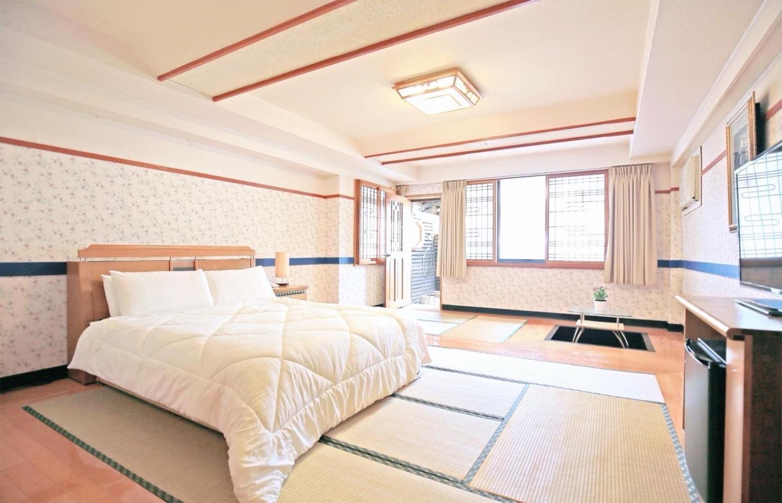 Phoenix Pavilion Hot Spring Inn 3*