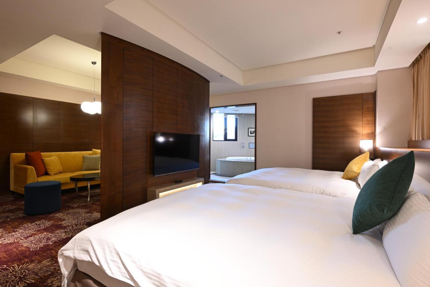 Hotel Via Breeze 4*