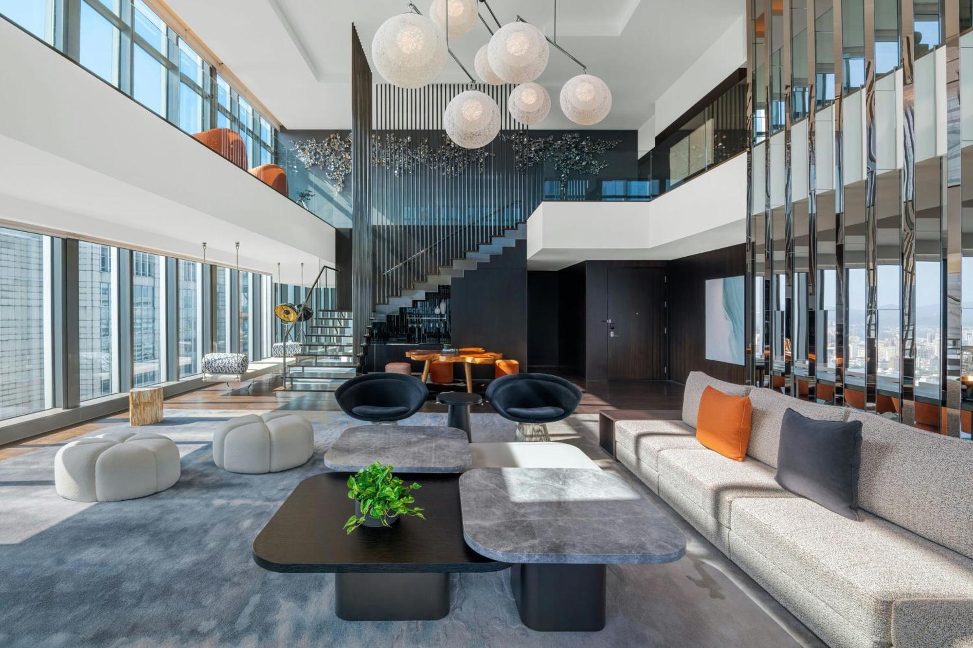 W Hotel 5*