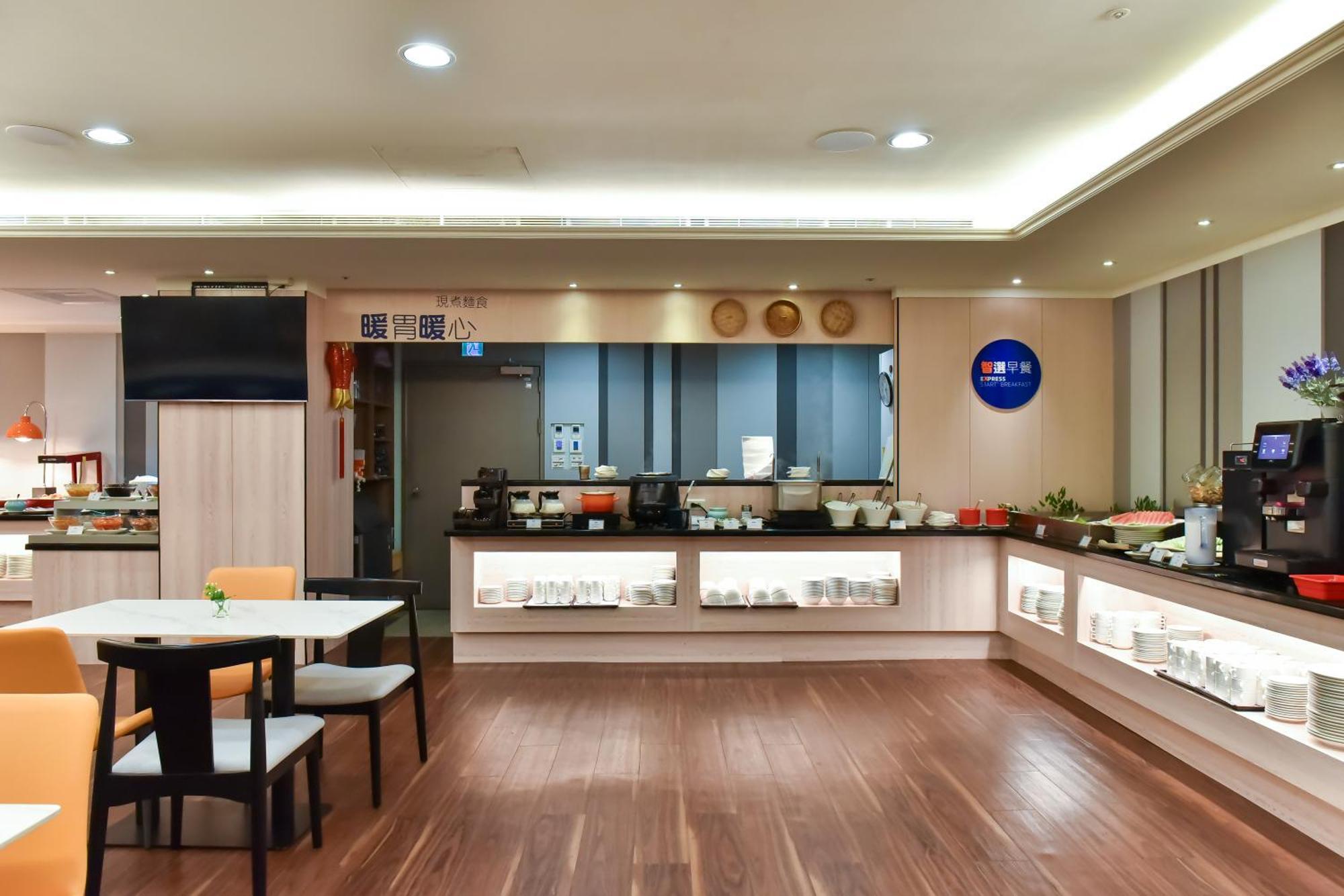 Holiday Inn Express Taipei Train Station By Ihg 4*
