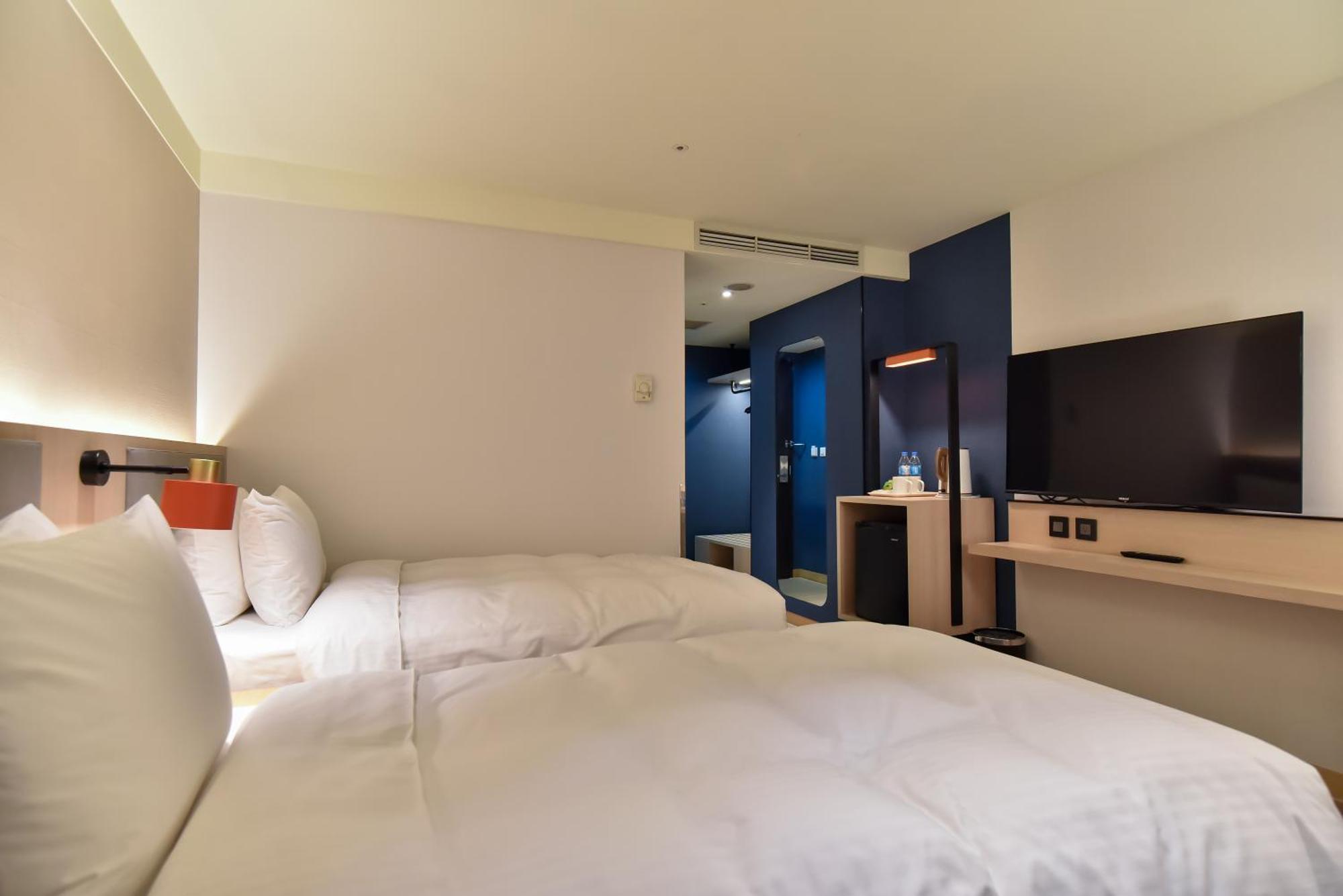 Holiday Inn Express Taipei Train Station By Ihg 4*