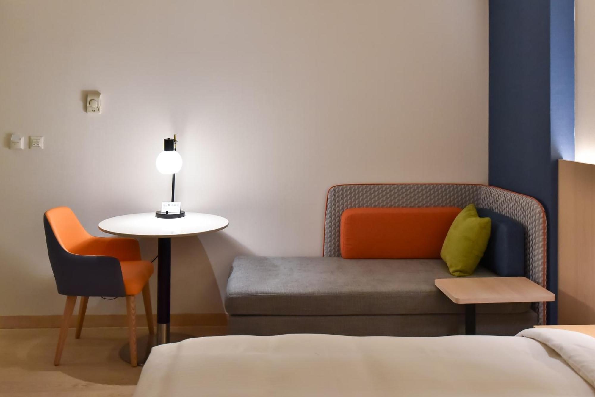 Hotel Holiday Inn Express Taipei Train Station By Ihg 4*