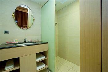 Charming City Hotel