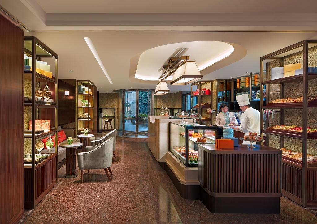 Shangri-la Far Eastern, Hotel