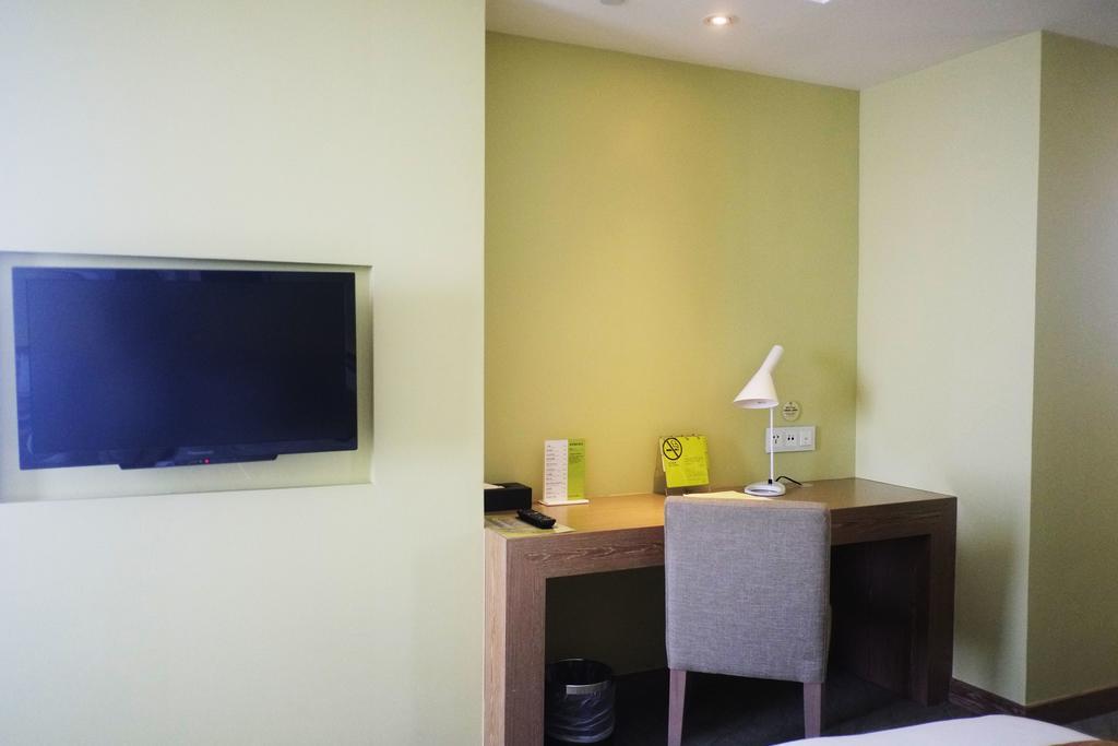 Hotel Two Tails Luzhou 4*