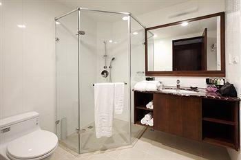Check Neihu Hotel 4*