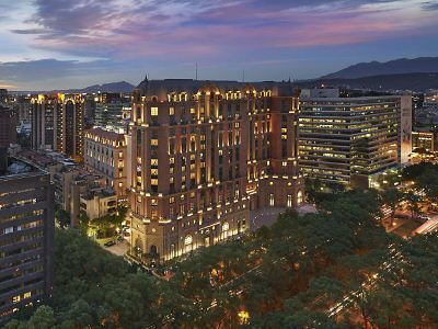 Mandarin Oriental, Hotel