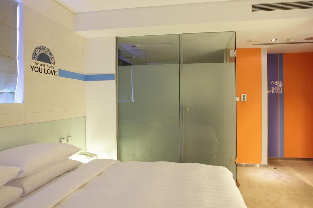 Hotel Green World Mai - Zhongshan 3*