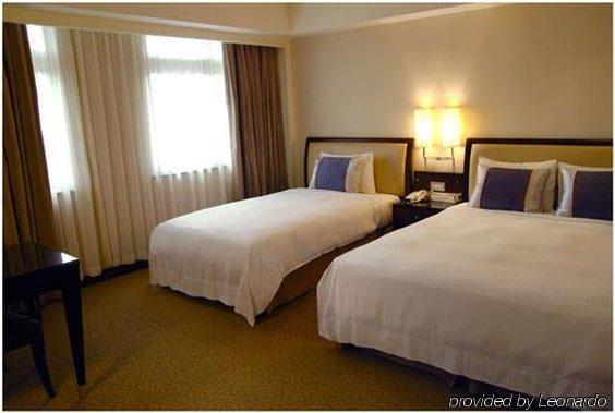 City Lake Hotel