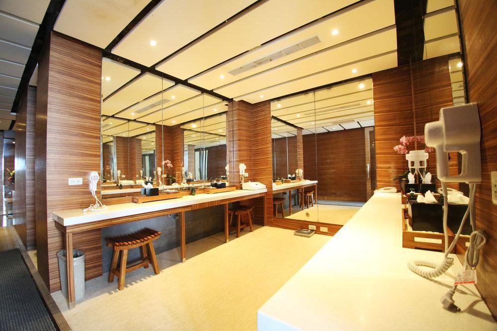Check Select Yamgmingshan 4* Taipei