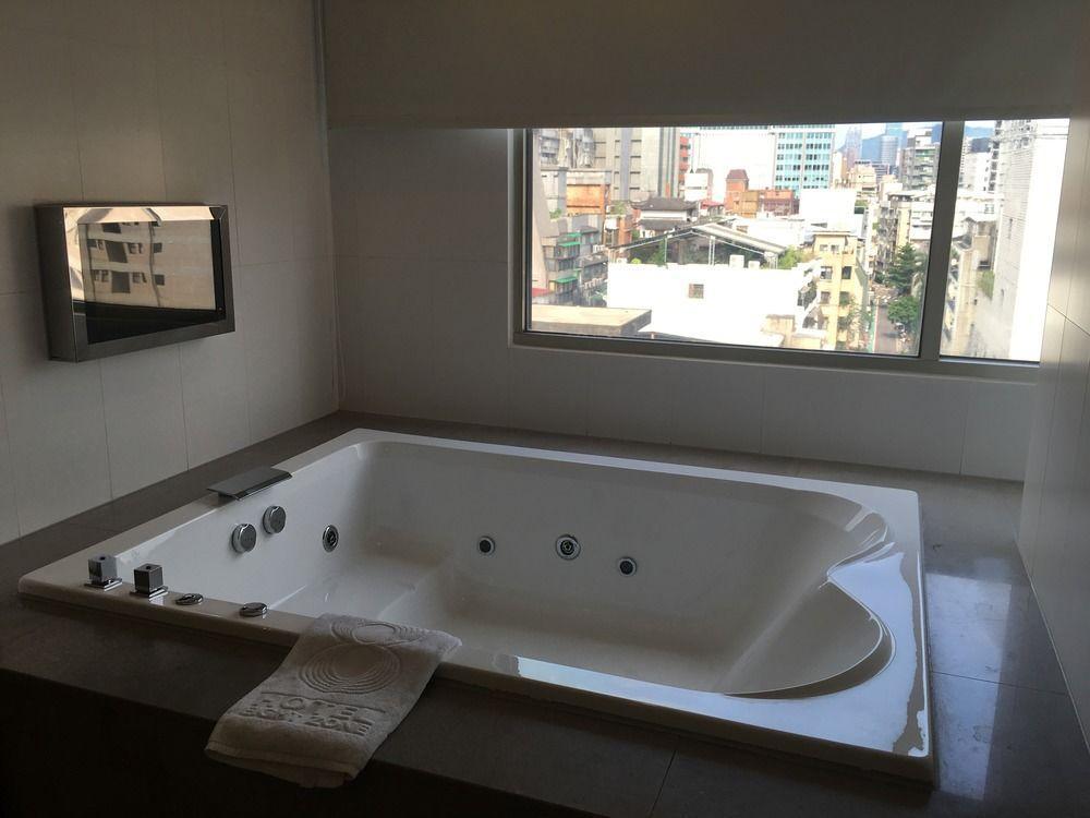 Eight Zone Hotel 4*