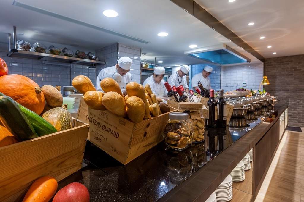 Check Neihu Hotel 4*