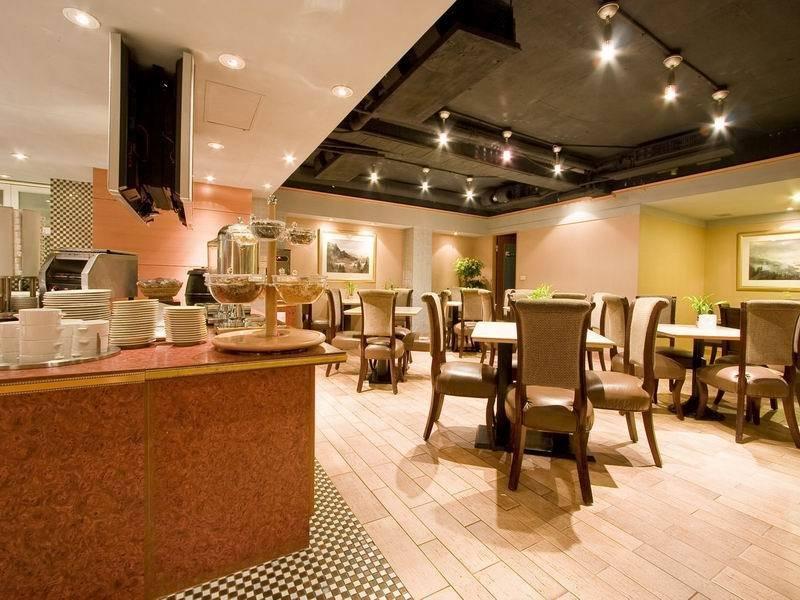 Charming City Hotel