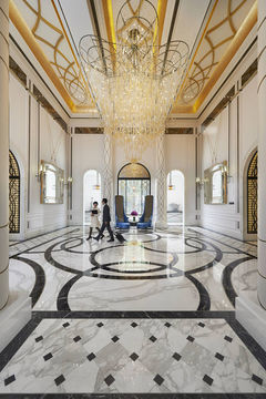 Mandarin Oriental, Hotel