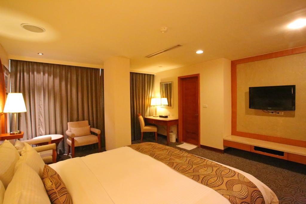 Elegance Hotel Taipei