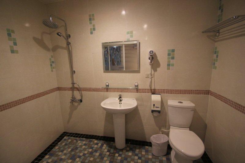 Happiness Hotel 3*