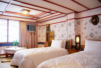 Phoenix Pavilion Hot Spring Inn