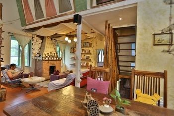Moon River House Villa