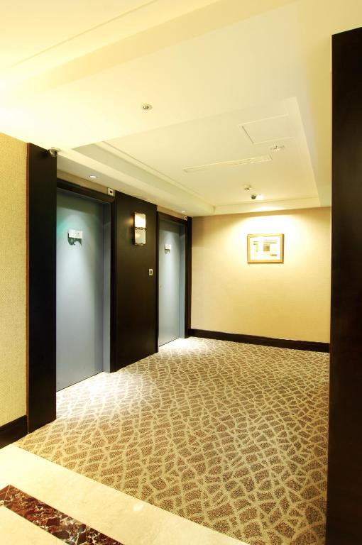 Grand Forward Hotel 4*