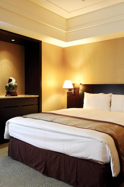 Grand Forward Hotel