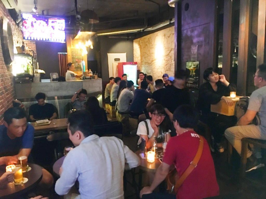 101 Single Bar Albergue