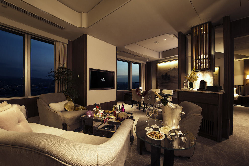Shangri-la Far Eastern, Hotel 5*