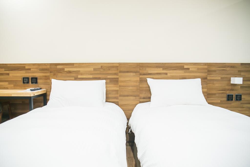 Hostel We *