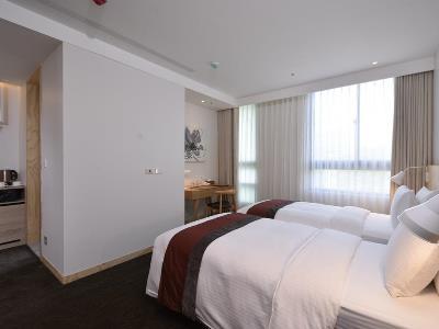 Hotel World Nangang 4*